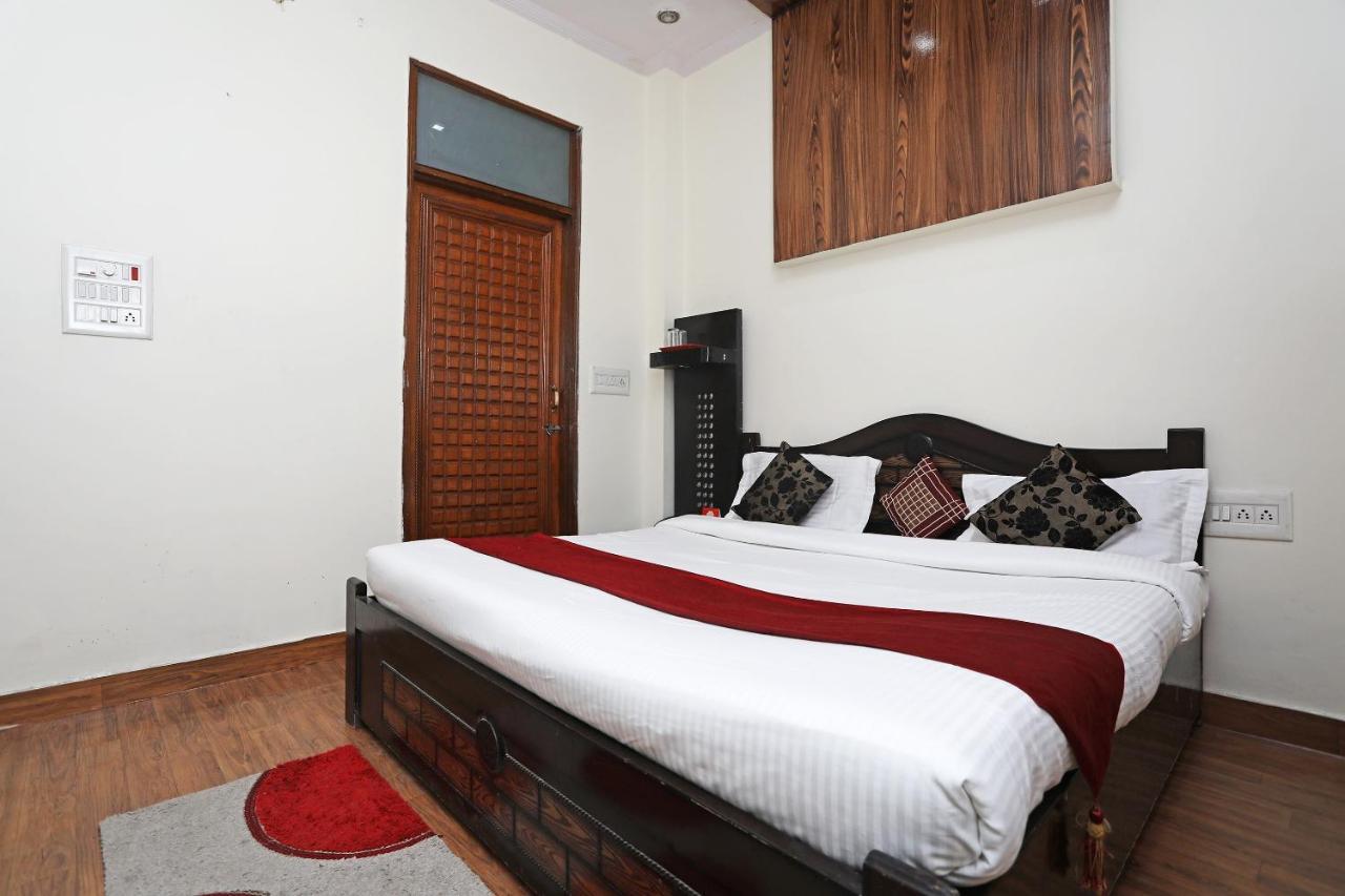 Oyo Stay The Castle Near M2K Cinemas Rohini New Delhi Exterior photo