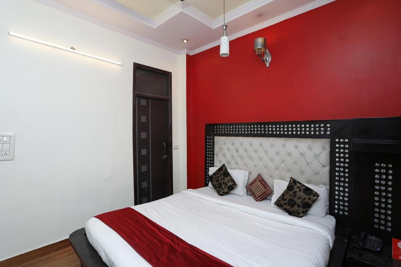 Oyo Stay The Castle Near M2K Cinemas Rohini New Delhi Exterior photo