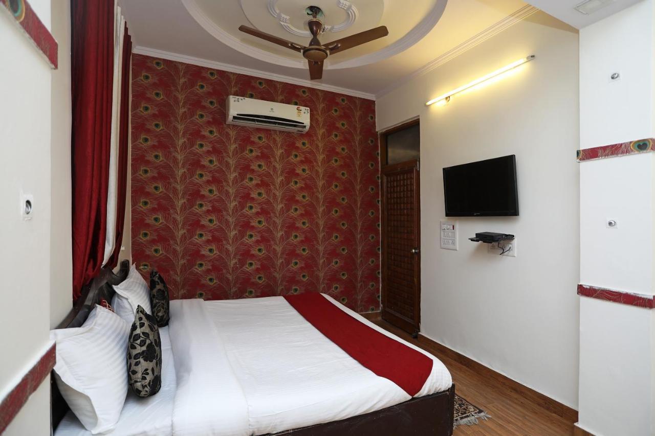 Oyo Stay The Castle Near M2K Cinemas Rohini New Delhi Exterior photo
